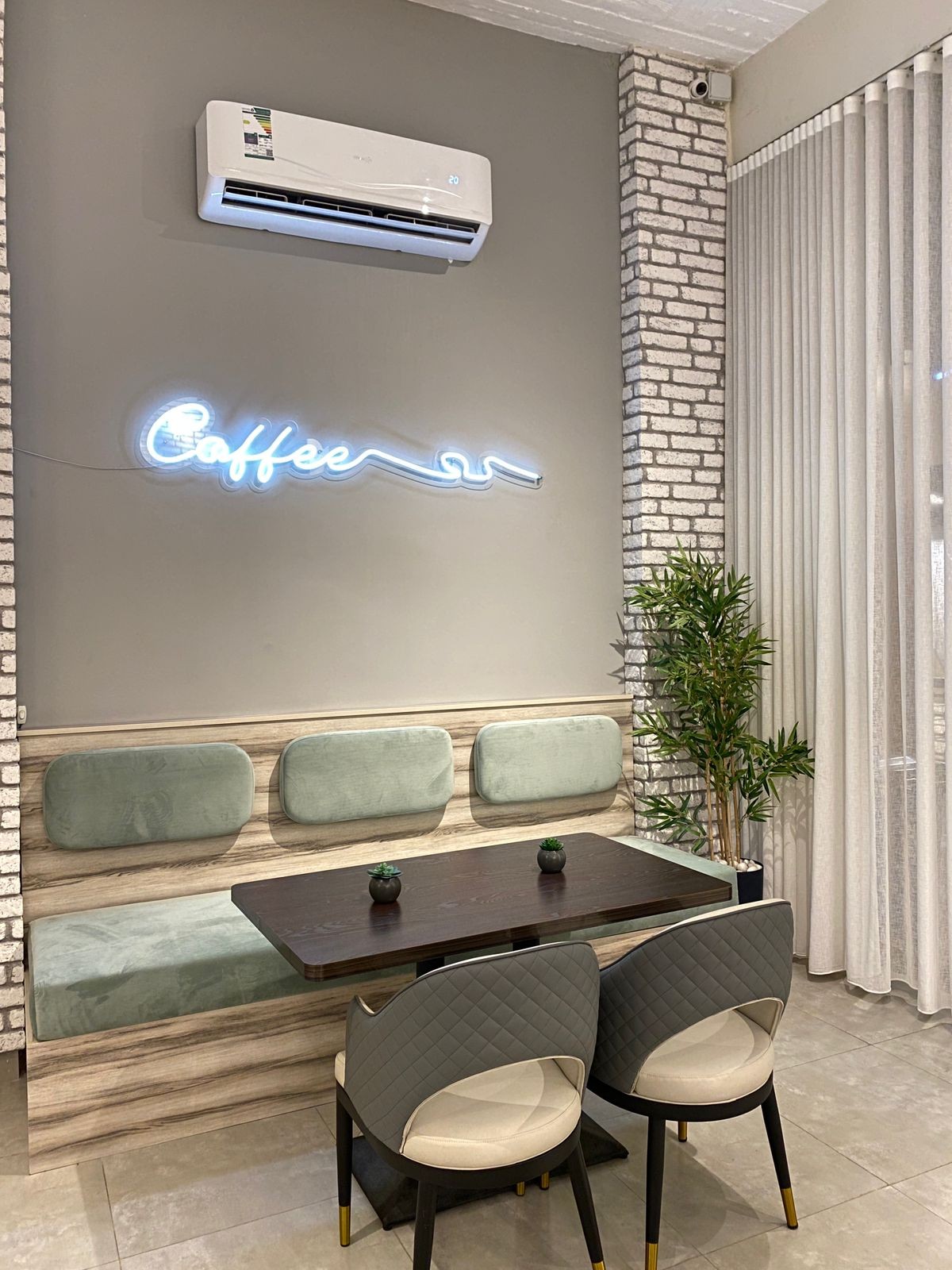 ايمو ادفنت كافيه Aime Advent Cafe